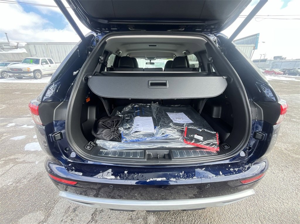 New 2025 Mitsubishi Outlander SE image 23