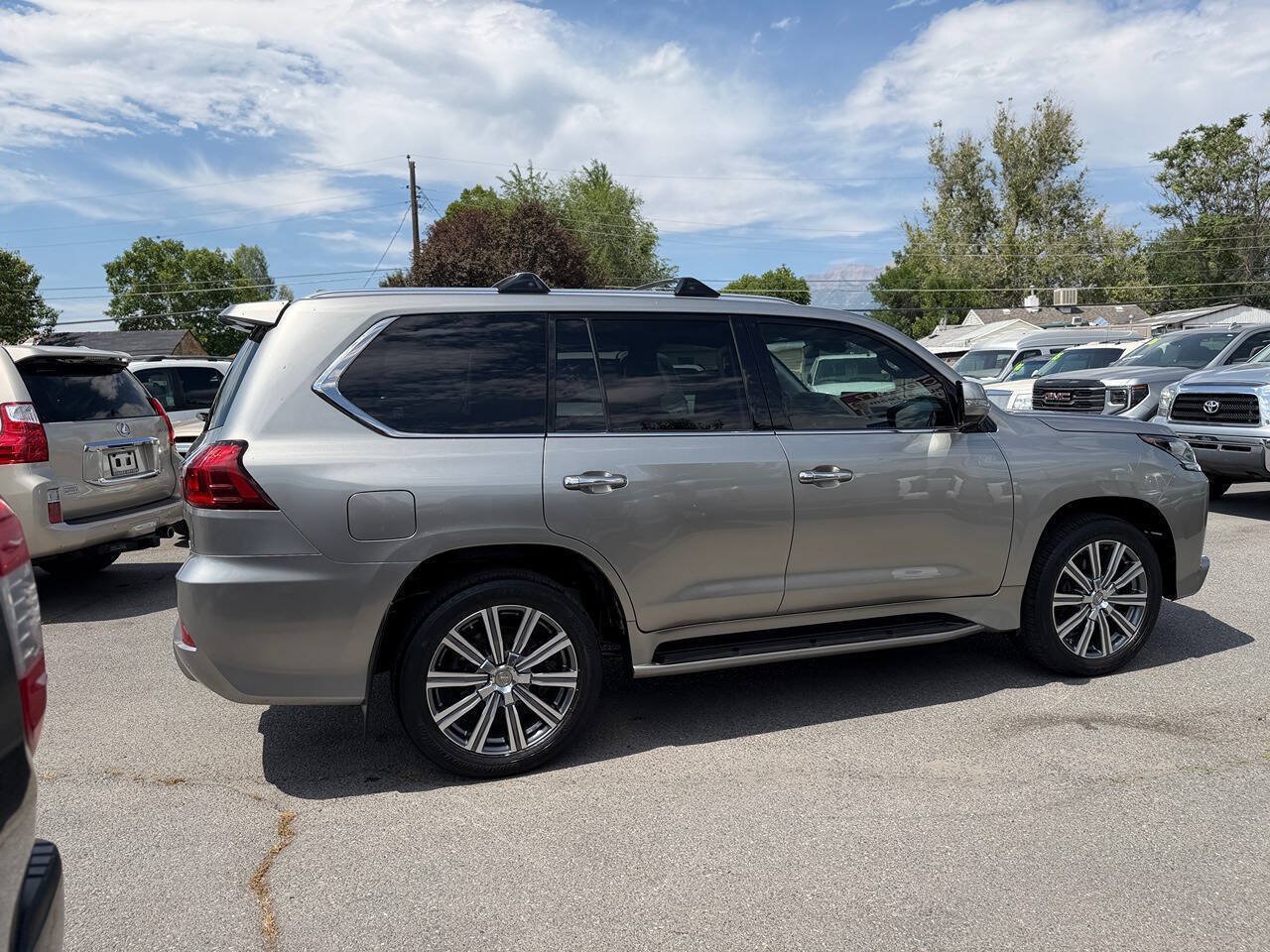 Used 2017 Lexus LX 570 4WD w/ Luxury Package image 9