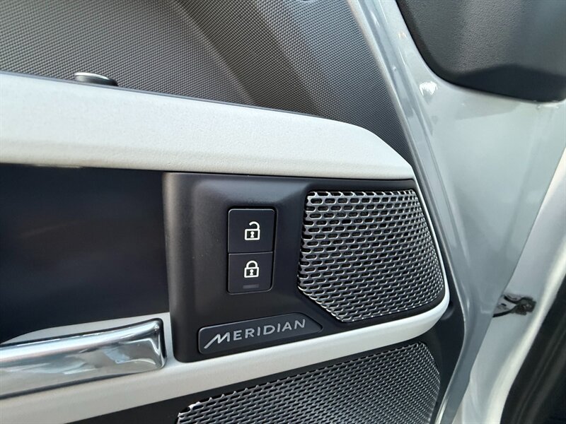 Used 2020 Land Rover Defender 110 First Edition AWD/4WD image 19
