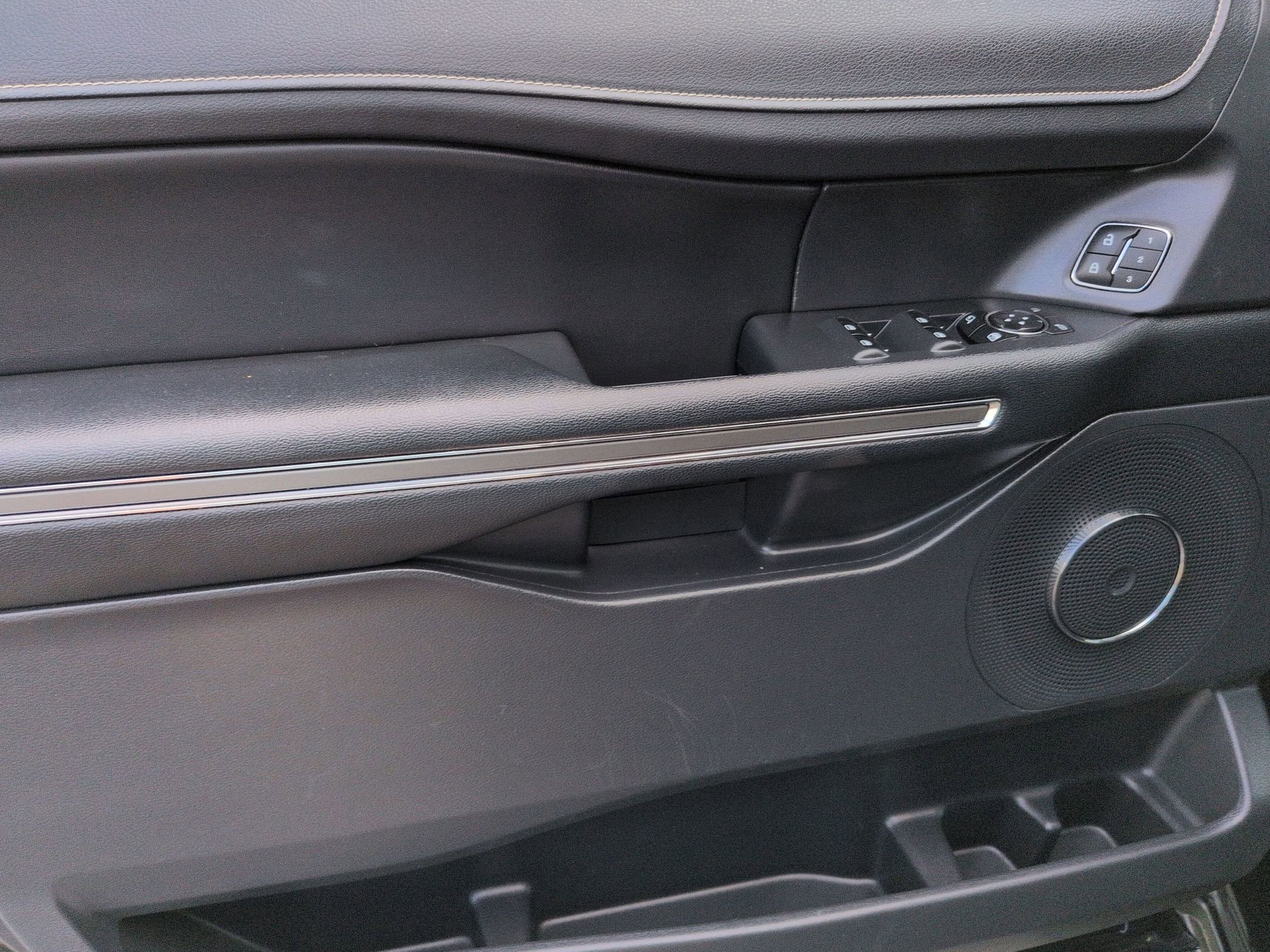 Used 2024 Ford Expedition Max XLT image 14