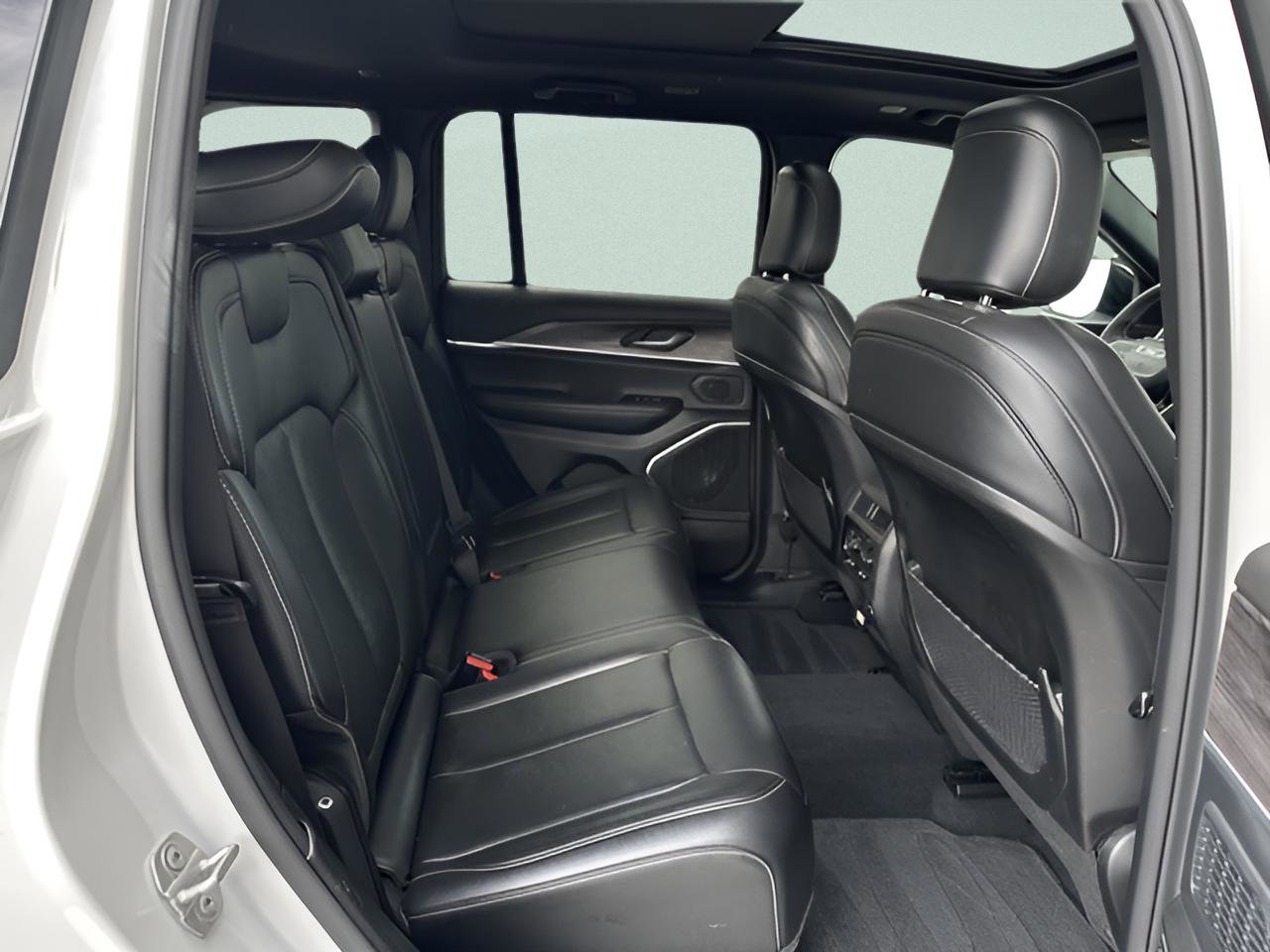 Used 2024 Jeep Grand Cherokee Limited 4xe image 31