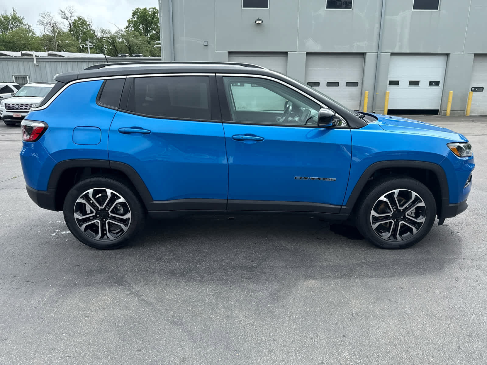 Used 2022 Jeep Compass Limited image 2