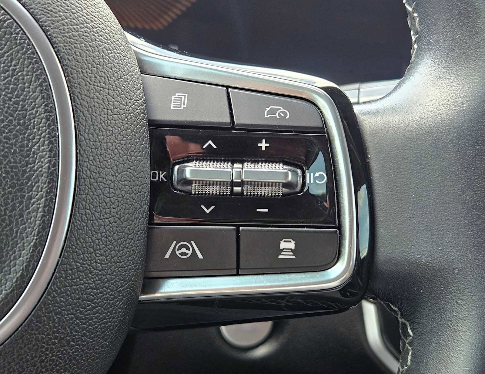 Certified 2024 Kia Sorento EX w/ Panoramic Sunroof Package FWD image 11