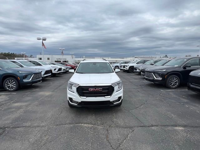 Certified 2023 GMC Terrain SLE w/ Driver Convenience Package AWD/4WD image 2