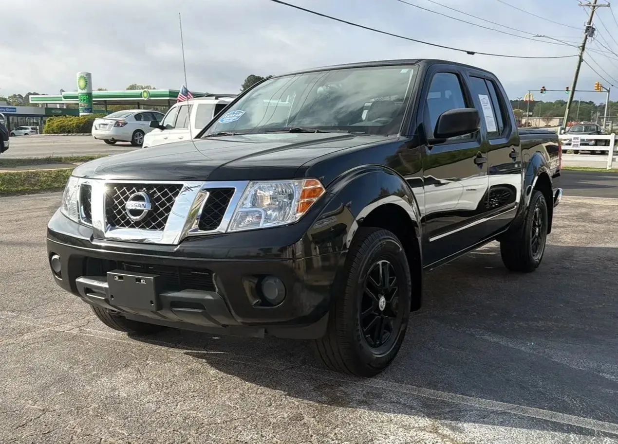 Used 2019 Nissan Frontier SV image 4