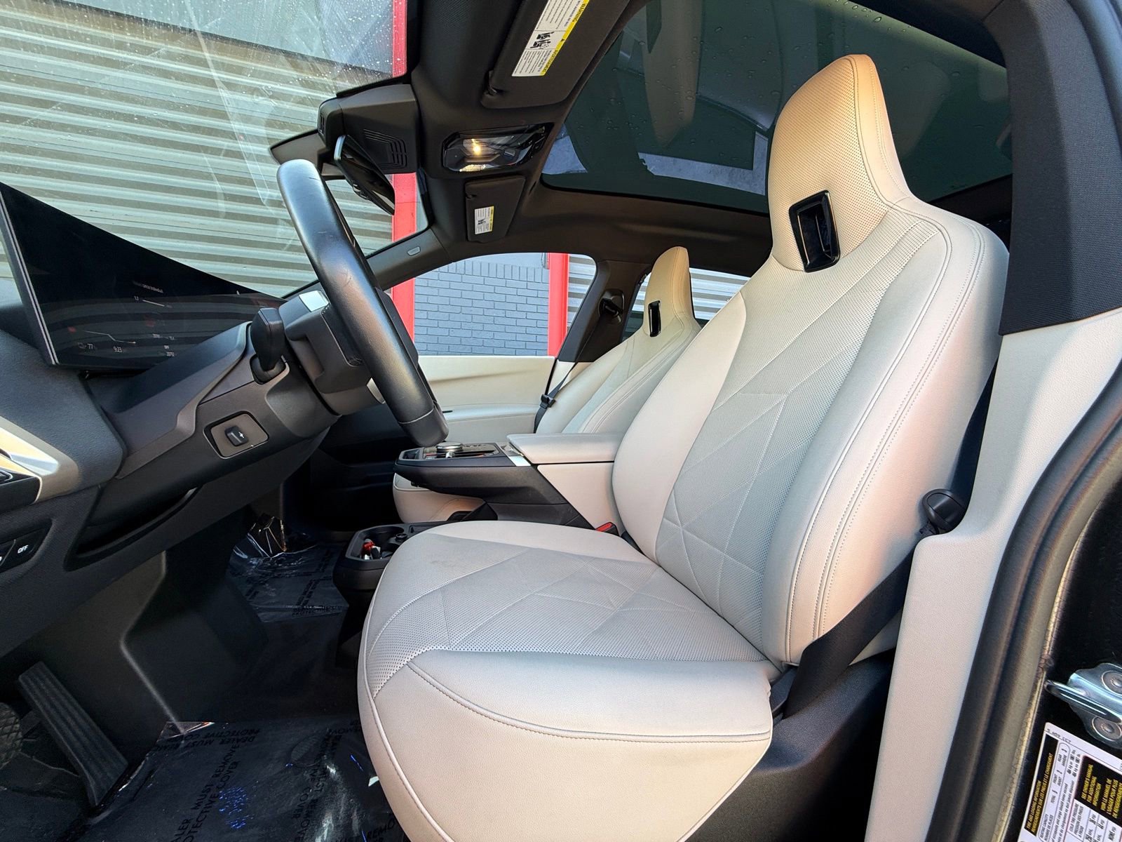 Used 2023 BMW iX xDrive50 w/ Sport Package image 11