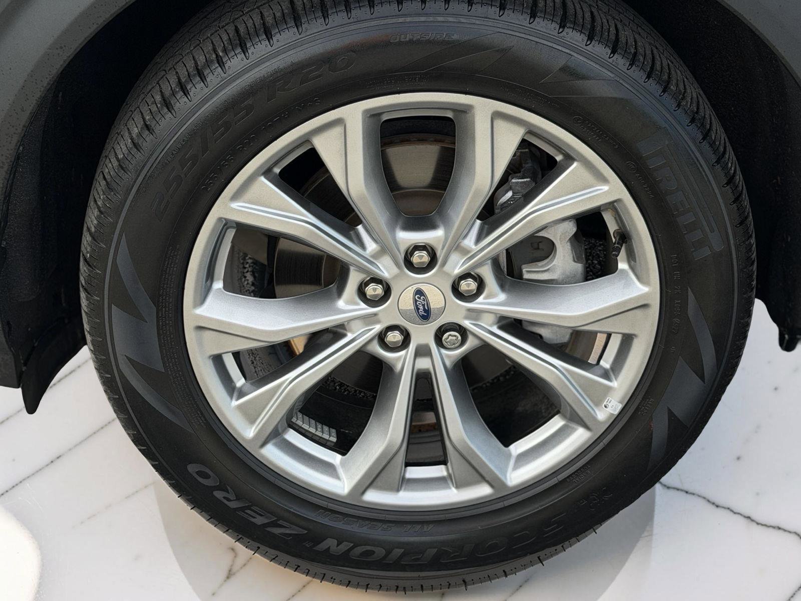 Used 2023 Ford Explorer XLT w/ Equipment Group 202A image 5