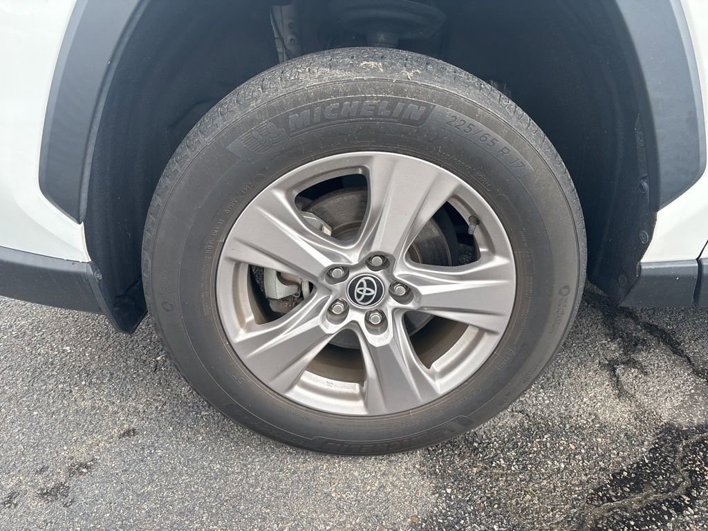 Used 2023 Toyota RAV4 XLE AWD/4WD image 11