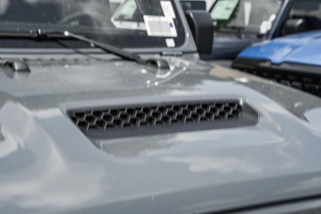 New 2025 Jeep Gladiator Sport AWD/4WD image 11