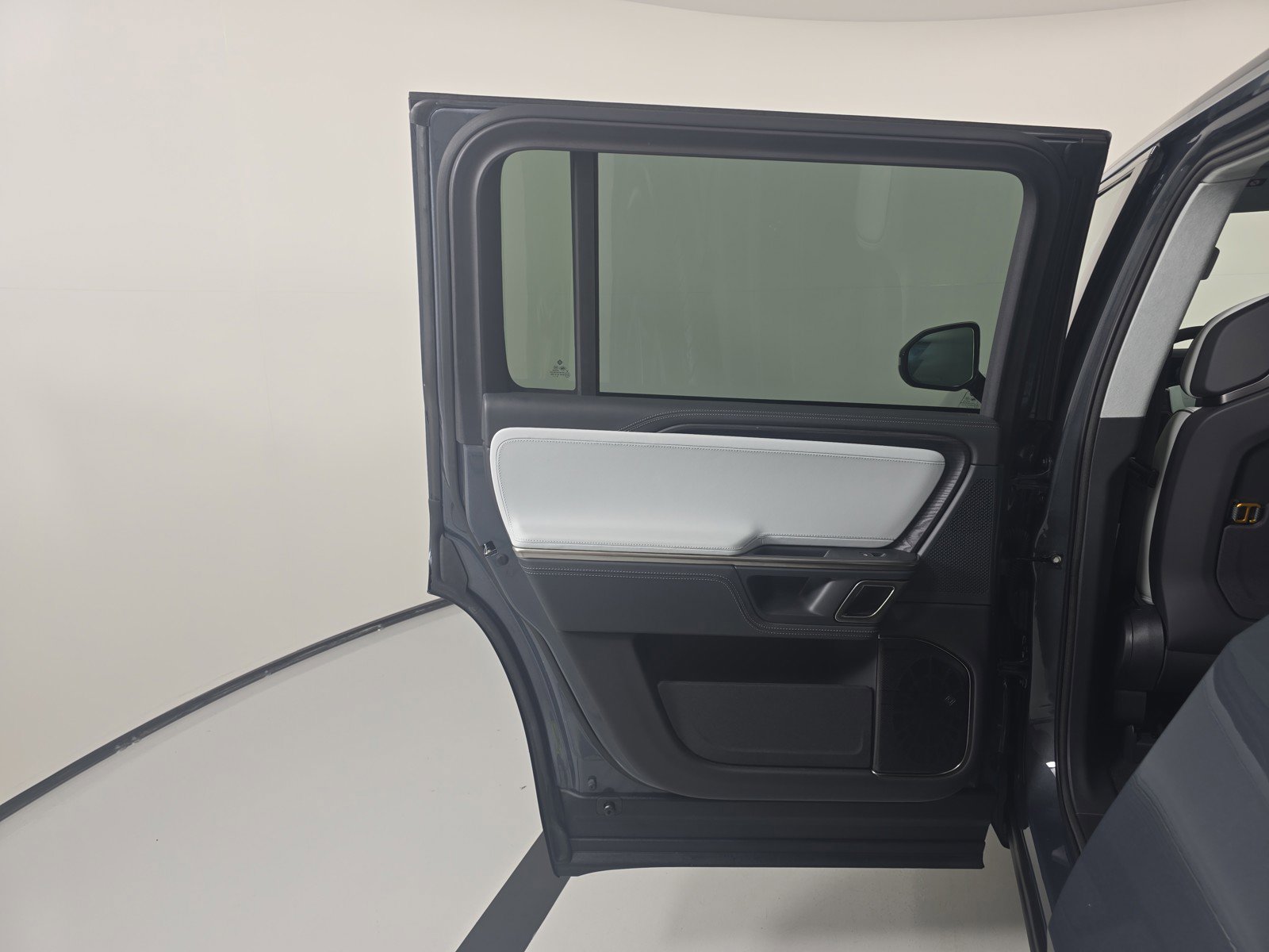 Used 2024 Rivian R1S Adventure AWD/4WD image 17