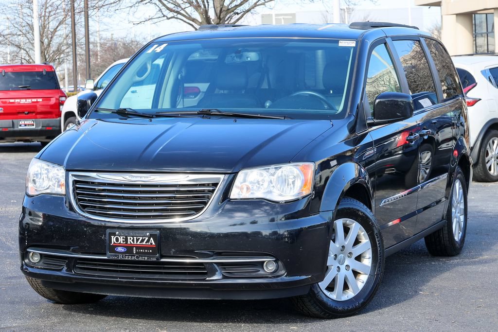 Used 2014 Chrysler Town & Country Touring FWD image 15