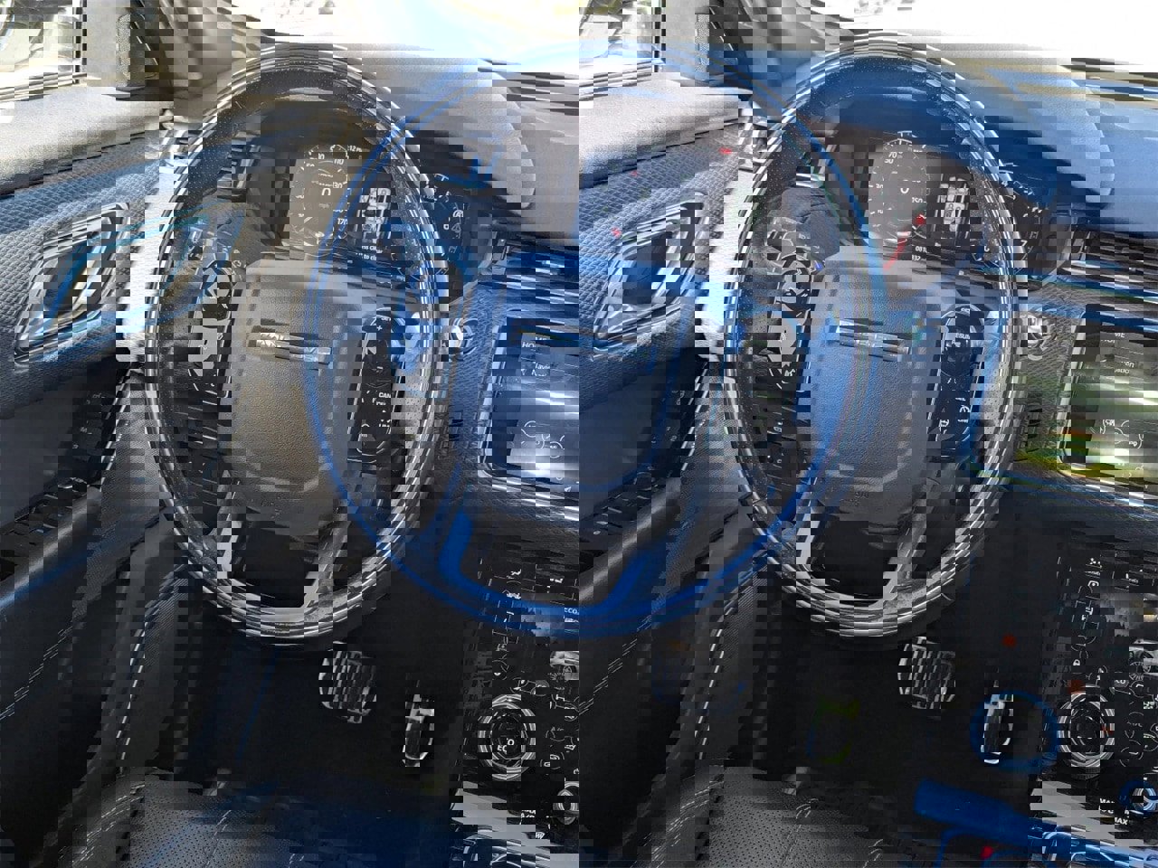 Used 2018 Land Rover Range Rover Velar R-Dynamic SE image 19