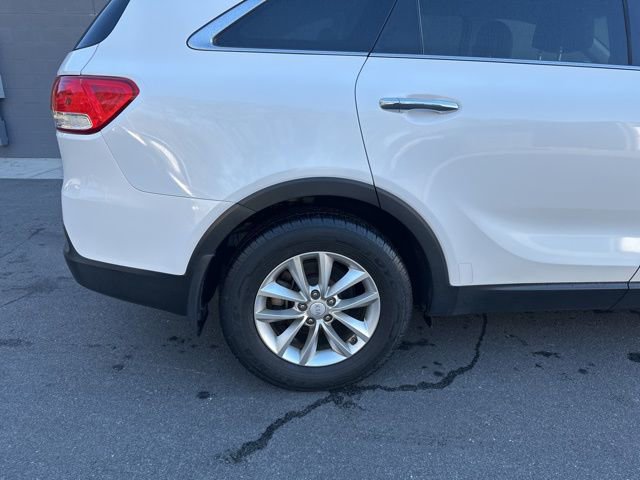 Used 2017 Kia Sorento LX w/ LX Convenience Package image 21