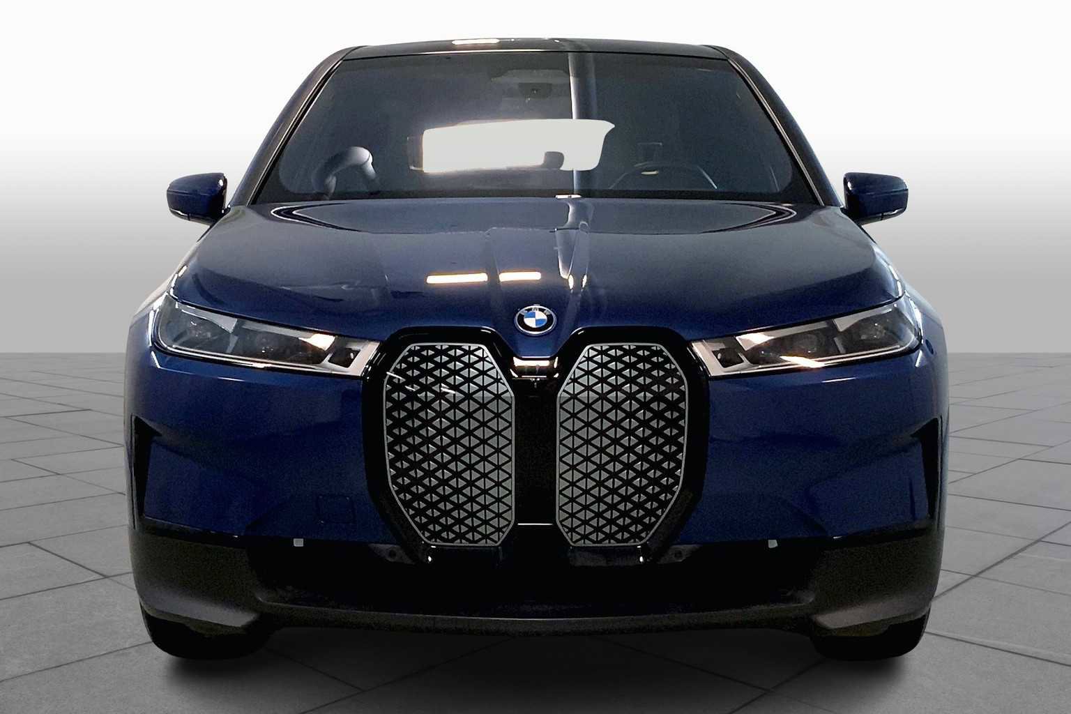 Used 2022 BMW iX xDrive50 w/ Convenience Package image 2