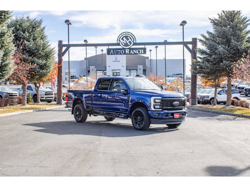 New 2026 Ford F350 Lariat w/ Black Appearance Package