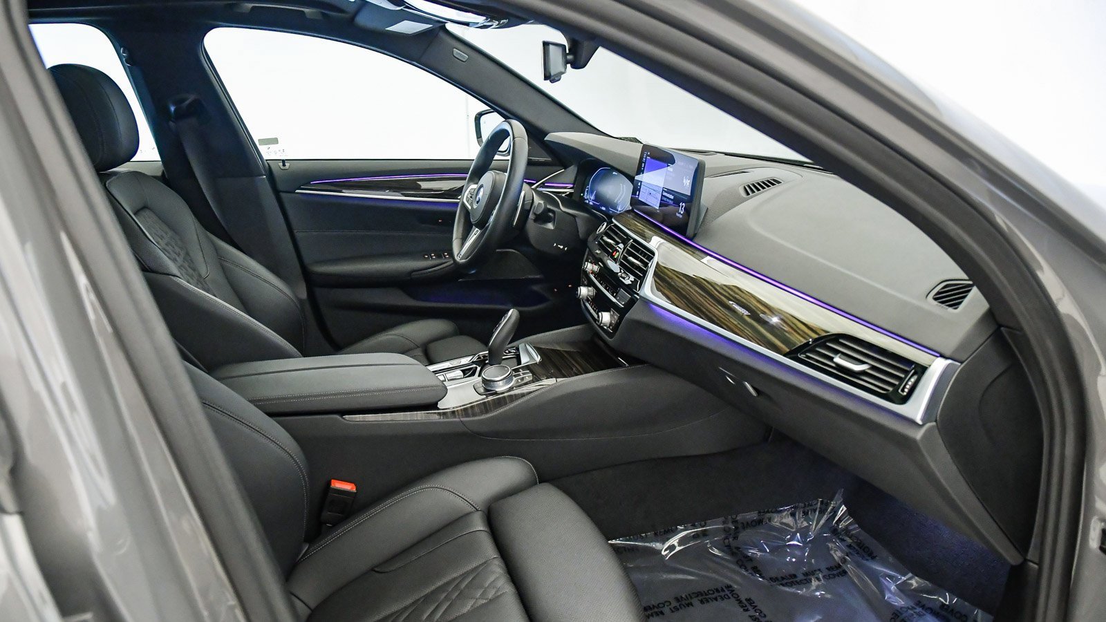 Certified 2022 BMW 530e w/ Premium Package image 17