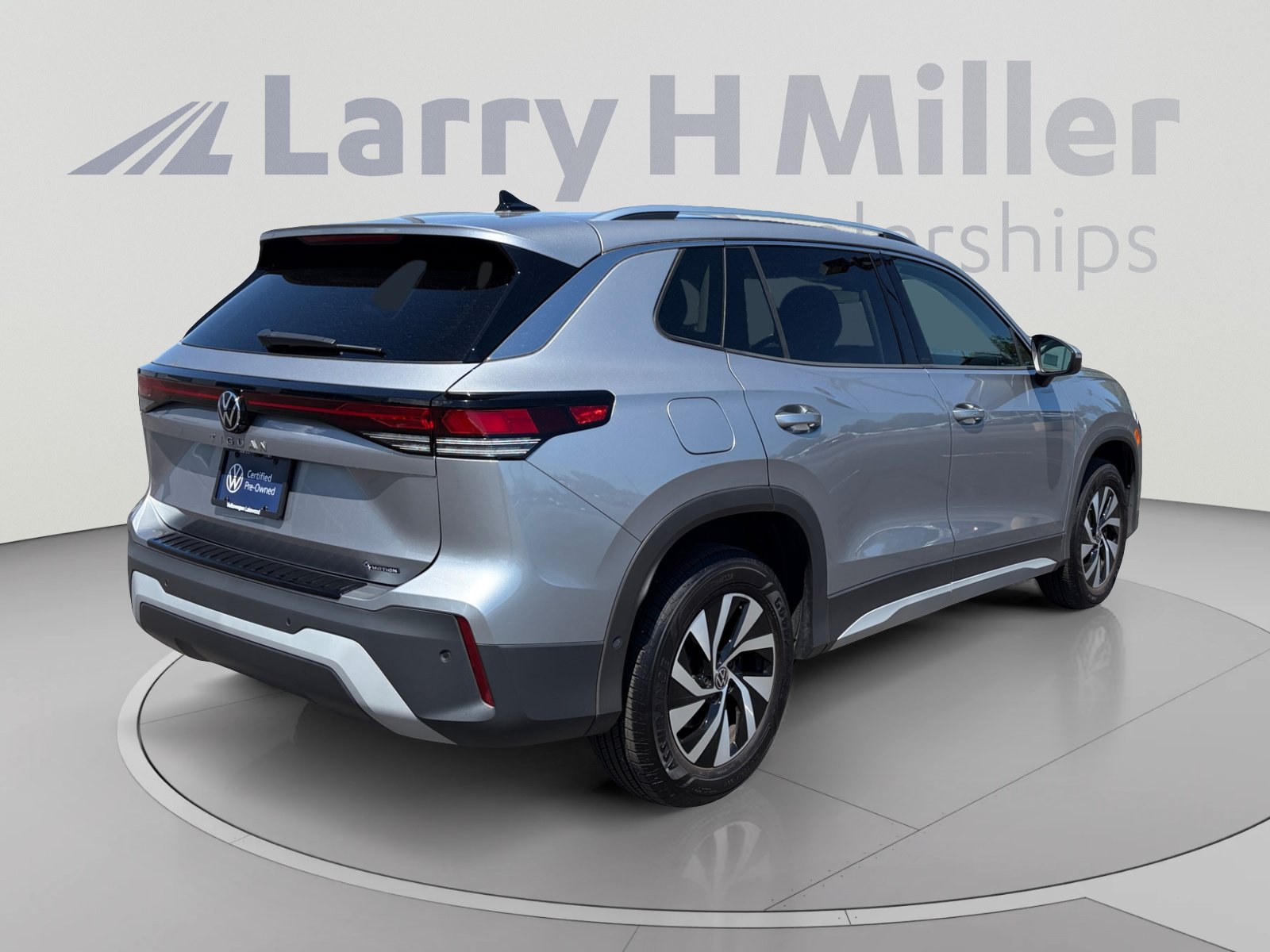 Used 2025 Volkswagen Tiguan S AWD/4WD image 5