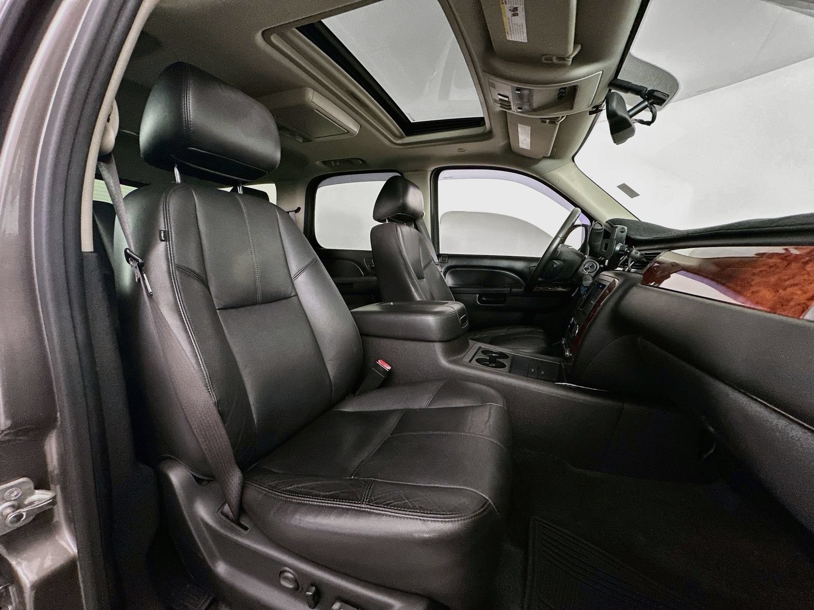 Used 2013 Chevrolet Tahoe LT w/ Luxury Package AWD/4WD image 32
