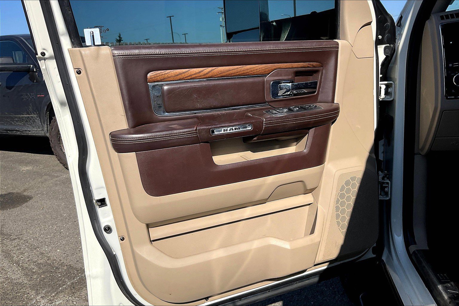 Used 2018 RAM 3500 Laramie Longhorn w/ Max Tow Package image 23