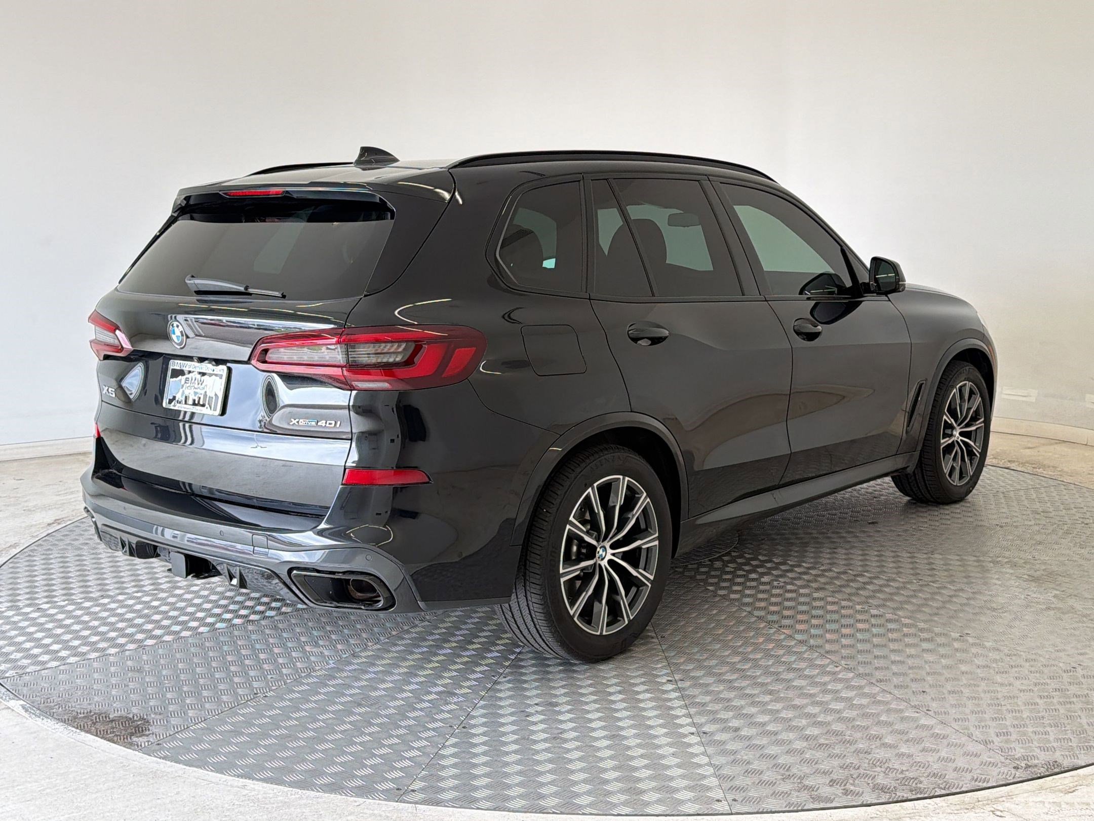 Certified 2022 BMW X5 xDrive40i w/ M Sport Package AWD/4WD image 9