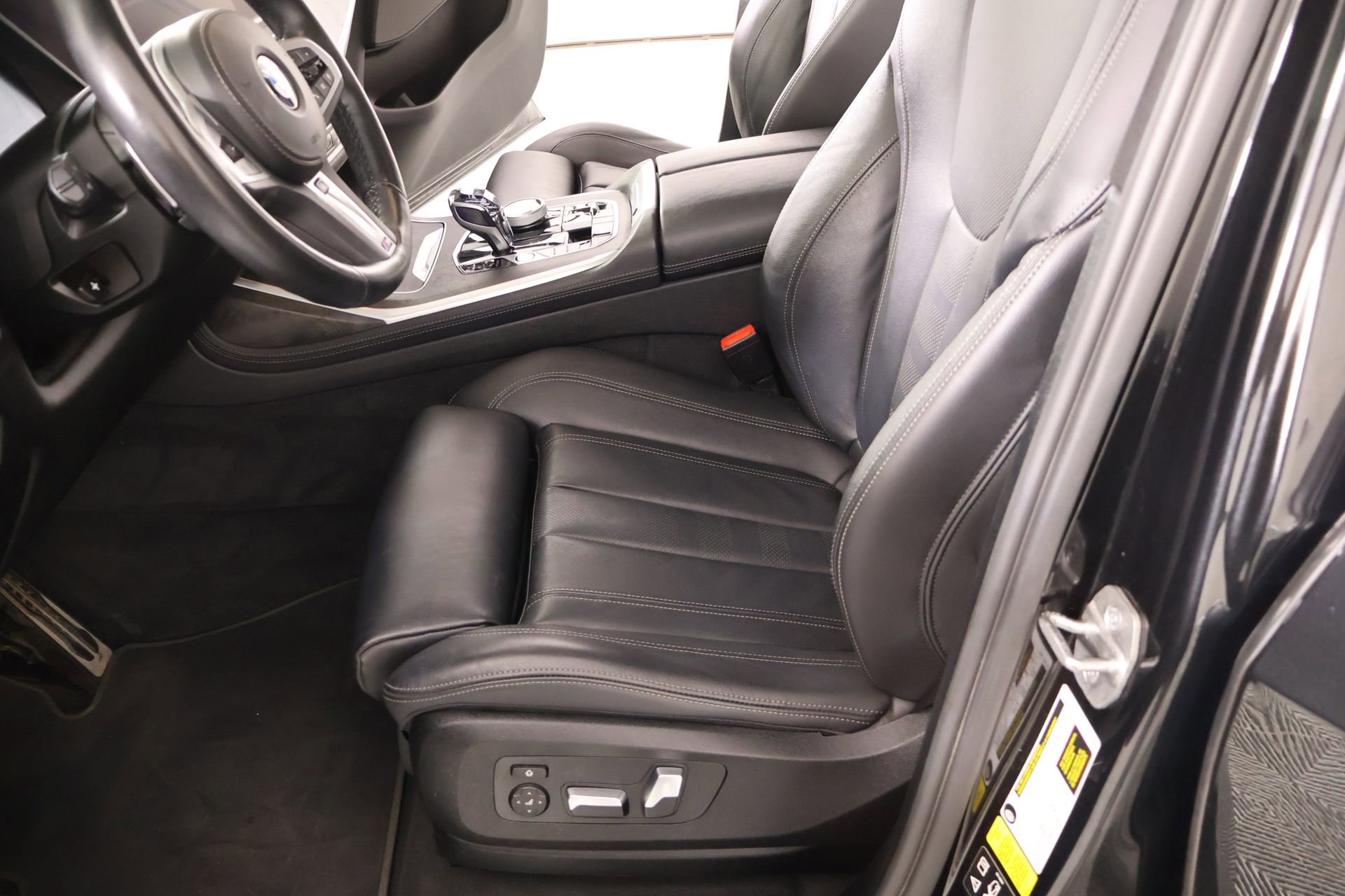 Used 2022 BMW X7 xDrive40i w/ M Sport Package AWD/4WD image 12
