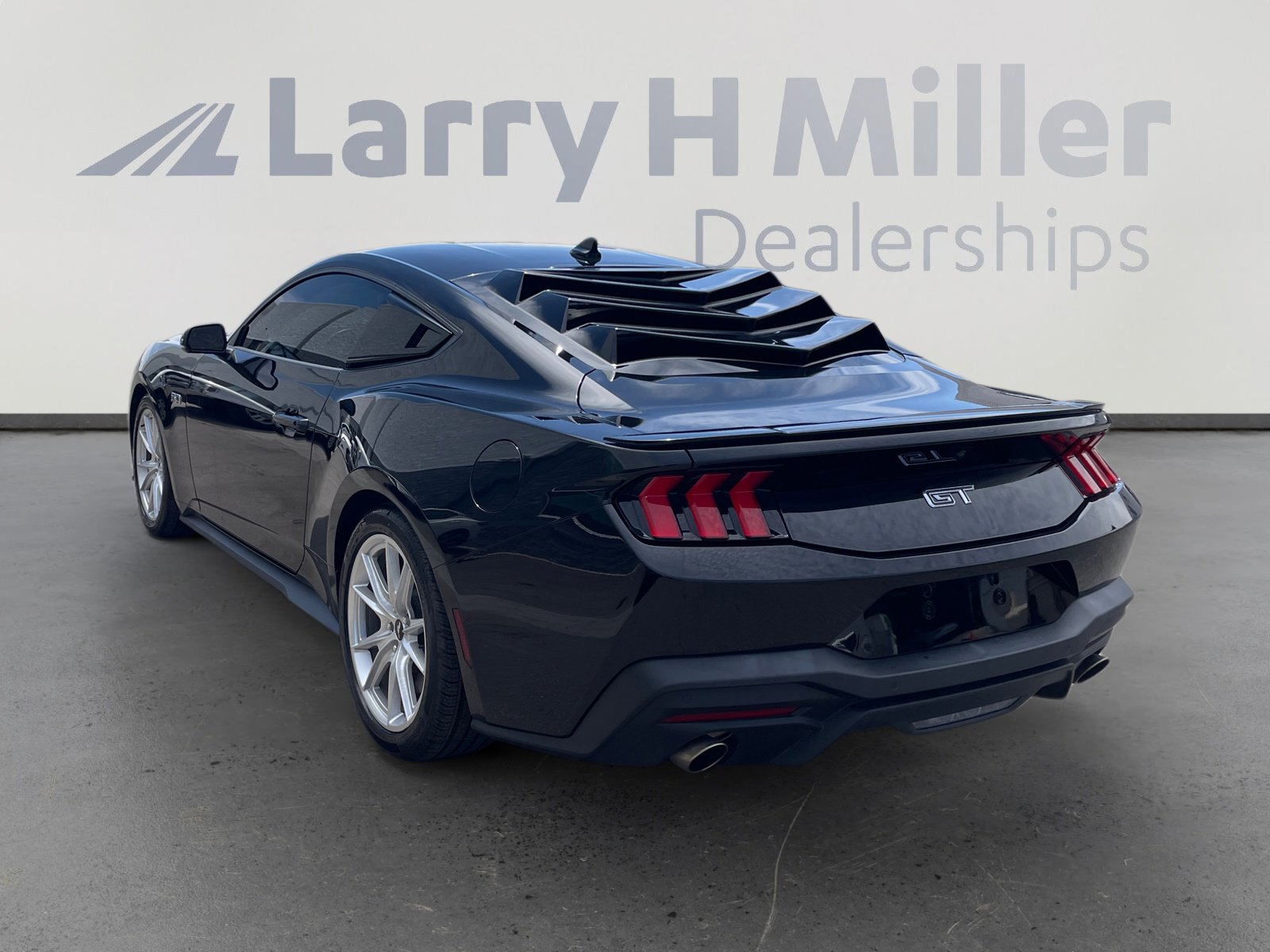 Used 2024 Ford Mustang GT Premium RWD image 3