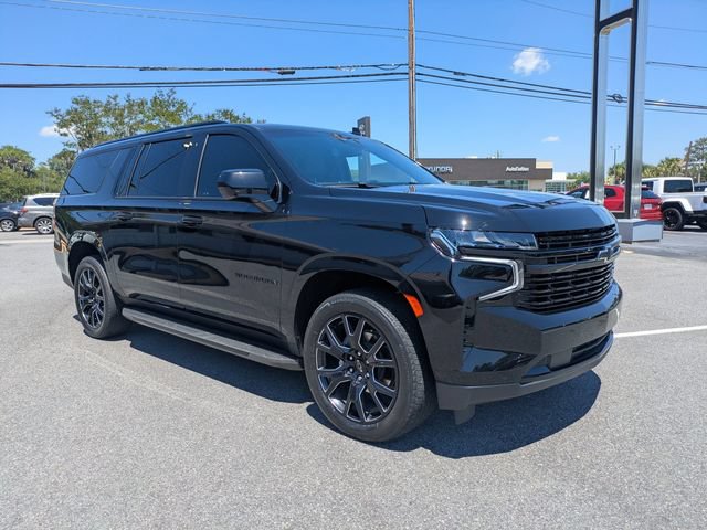 Used 2024 Chevrolet Suburban RST w/ Sport Performance Package RWD image 2