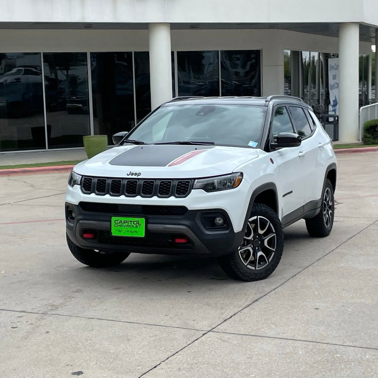 Used 2025 Jeep Compass Trailhawk AWD/4WD image 10