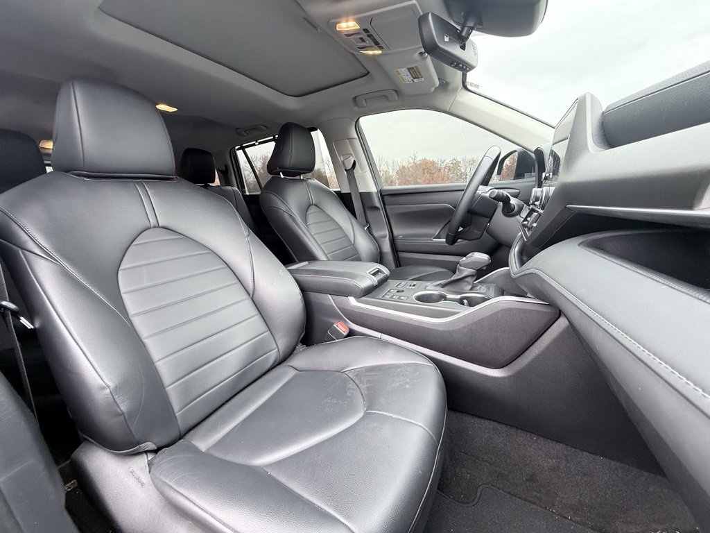 Used 2024 Toyota Highlander XLE image 33