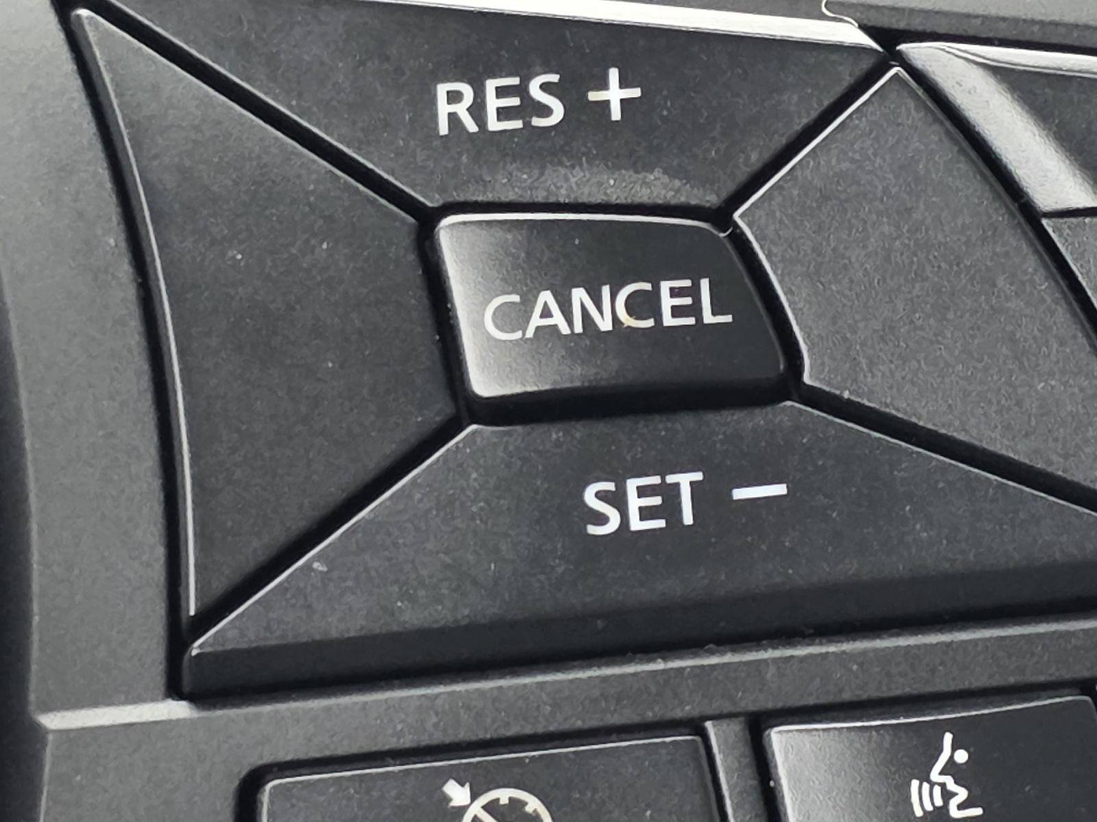 Used 2018 Nissan Kicks SV FWD image 12
