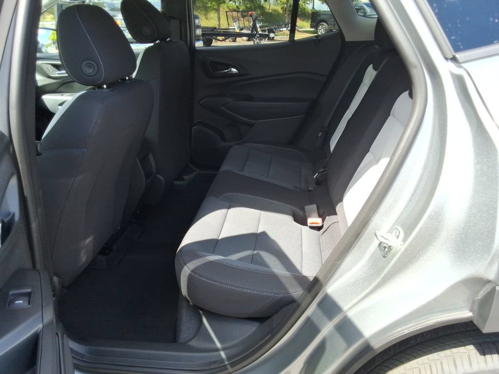 New 2026 Chevrolet Trax LS w/ LS Convenience Package FWD image 16