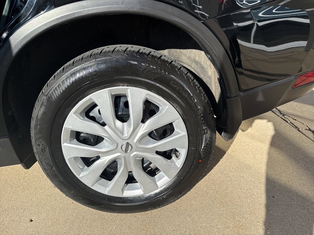 Used 2019 Nissan Rogue S image 19