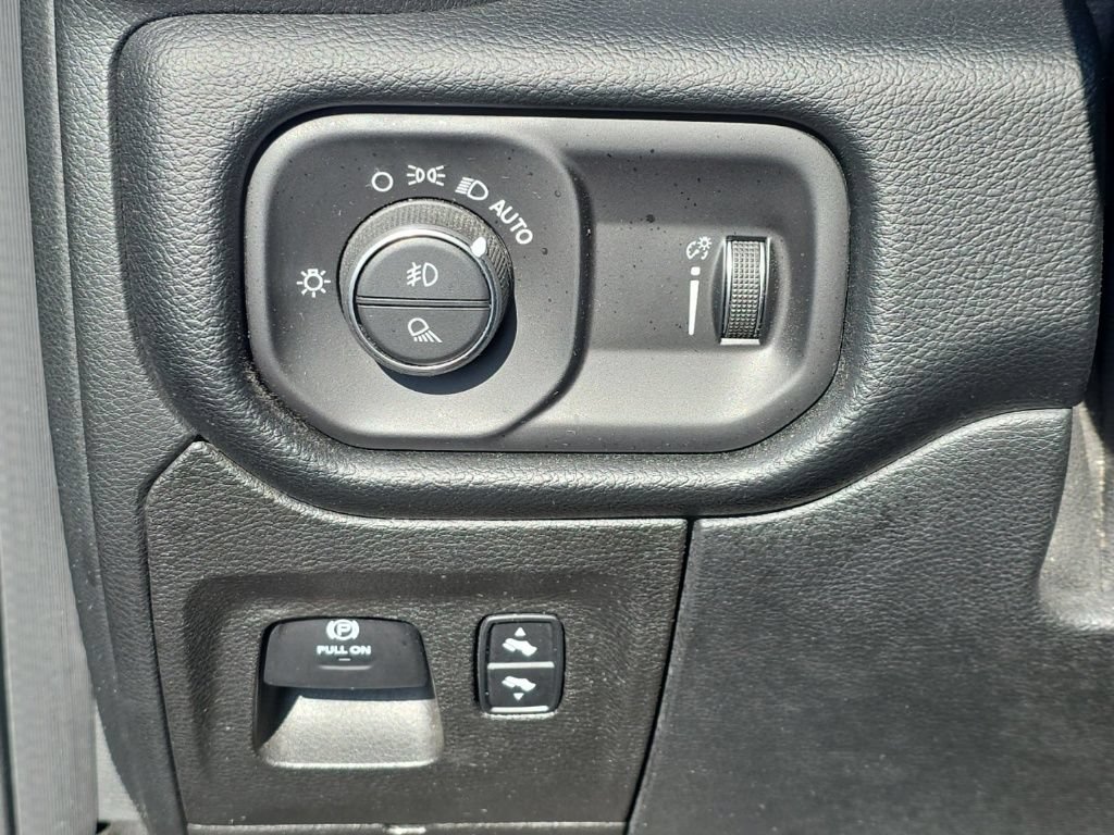 Used 2020 RAM 1500 Big Horn RWD image 18