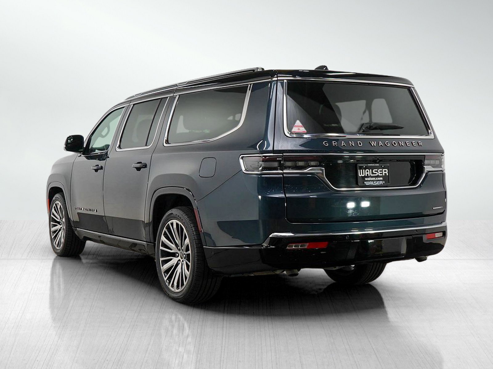 Used 2024 Jeep Grand Wagoneer L Series III image 3