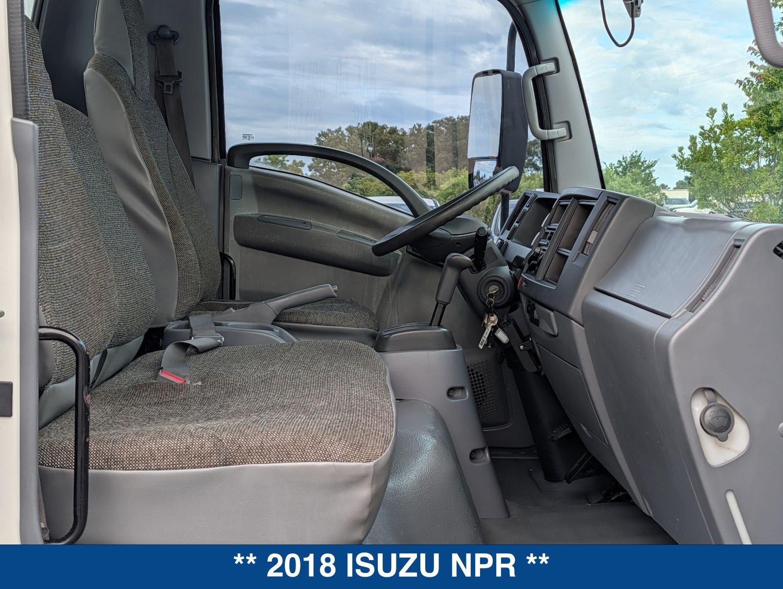 Used 2018 Isuzu NPR RWD image 16