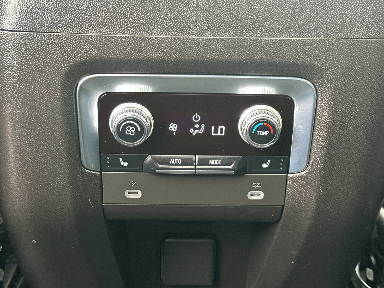 Used 2023 GMC Yukon XL AT4 image 14