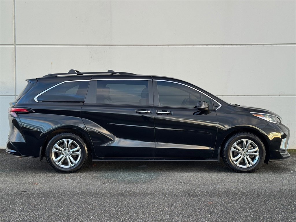 Certified 2022 Toyota Sienna XSE image 8