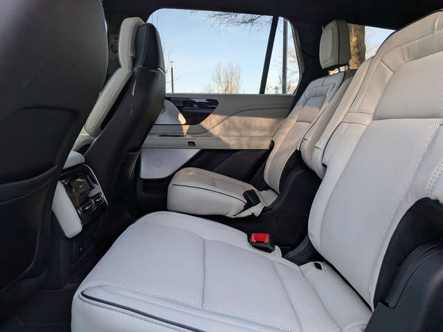 New 2026 Lincoln Aviator Black Label w/ Jet Appearance Package image 13