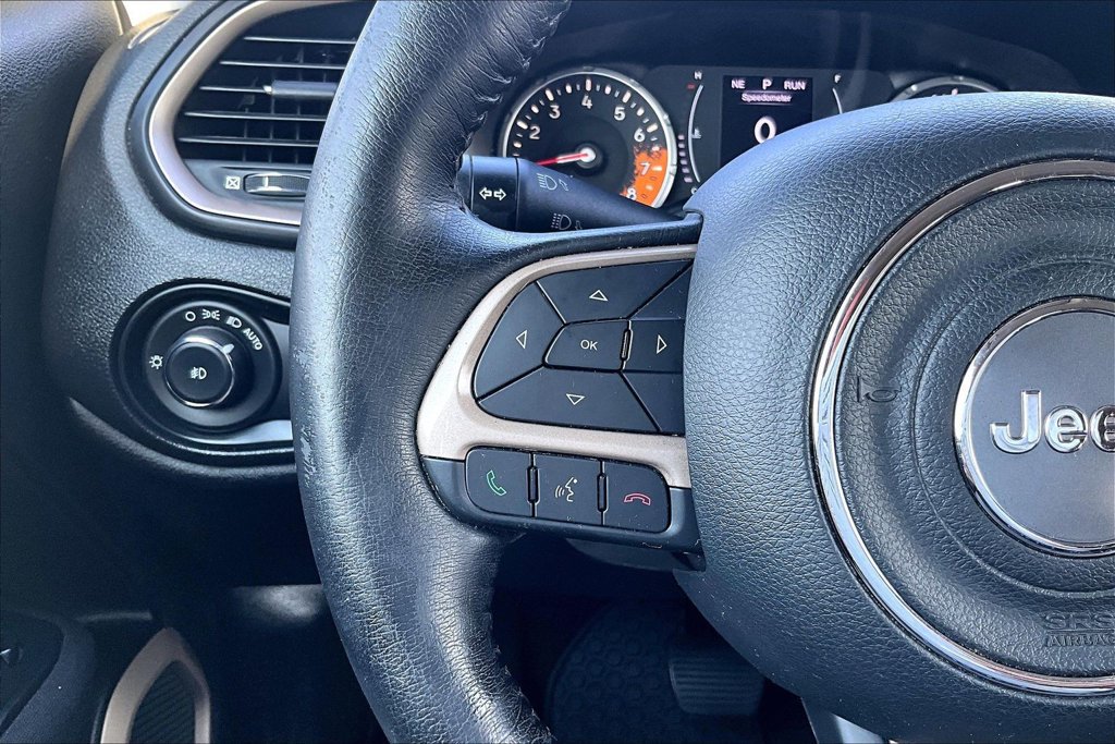 Used 2017 Jeep Renegade Latitude w/ Cold Weather Group AWD/4WD image 18