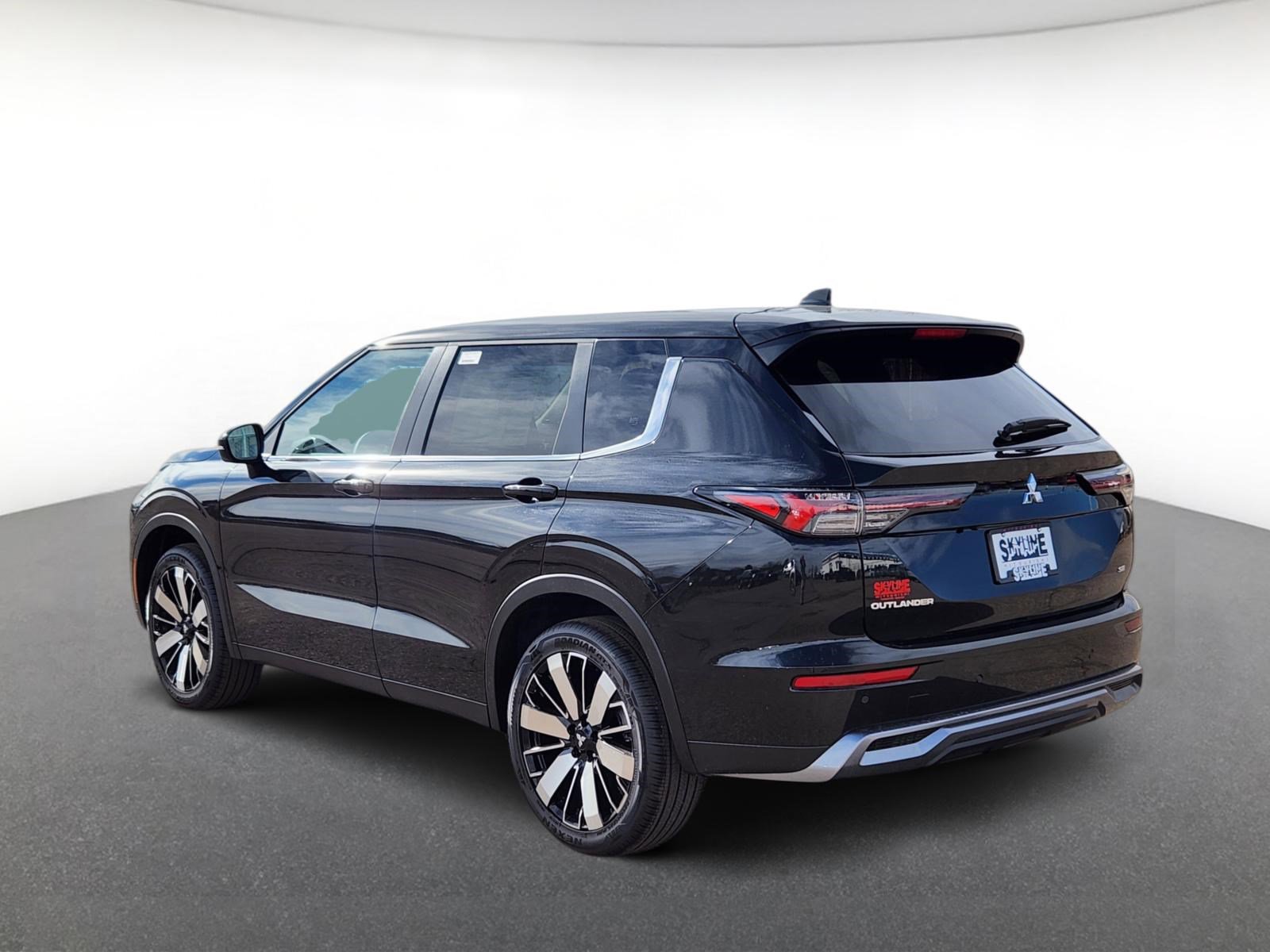 New 2026 Mitsubishi Outlander SE image 4