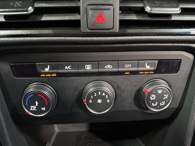 Used 2022 Volkswagen Taos SE image 4