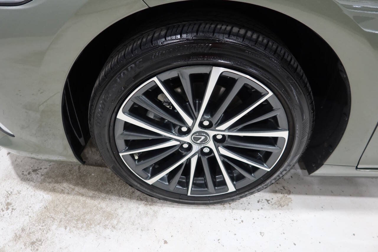 Used 2025 Lexus ES 300h w/ Premium Package FWD image 9