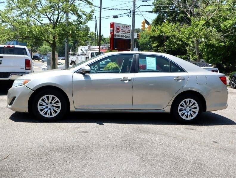 Used 2014 Toyota Camry LE FWD image 6