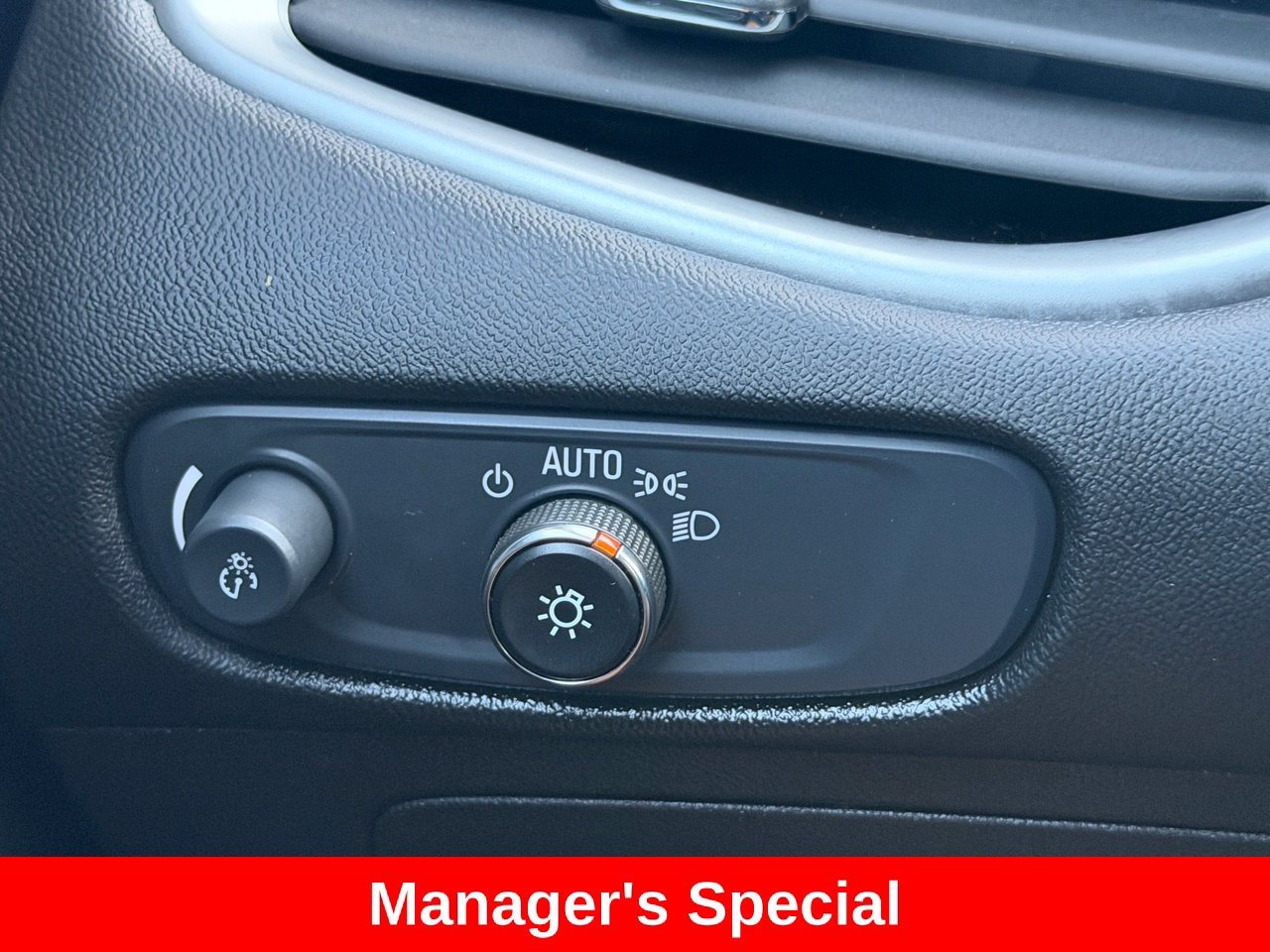 Used 2025 Chevrolet Malibu LT FWD image 18