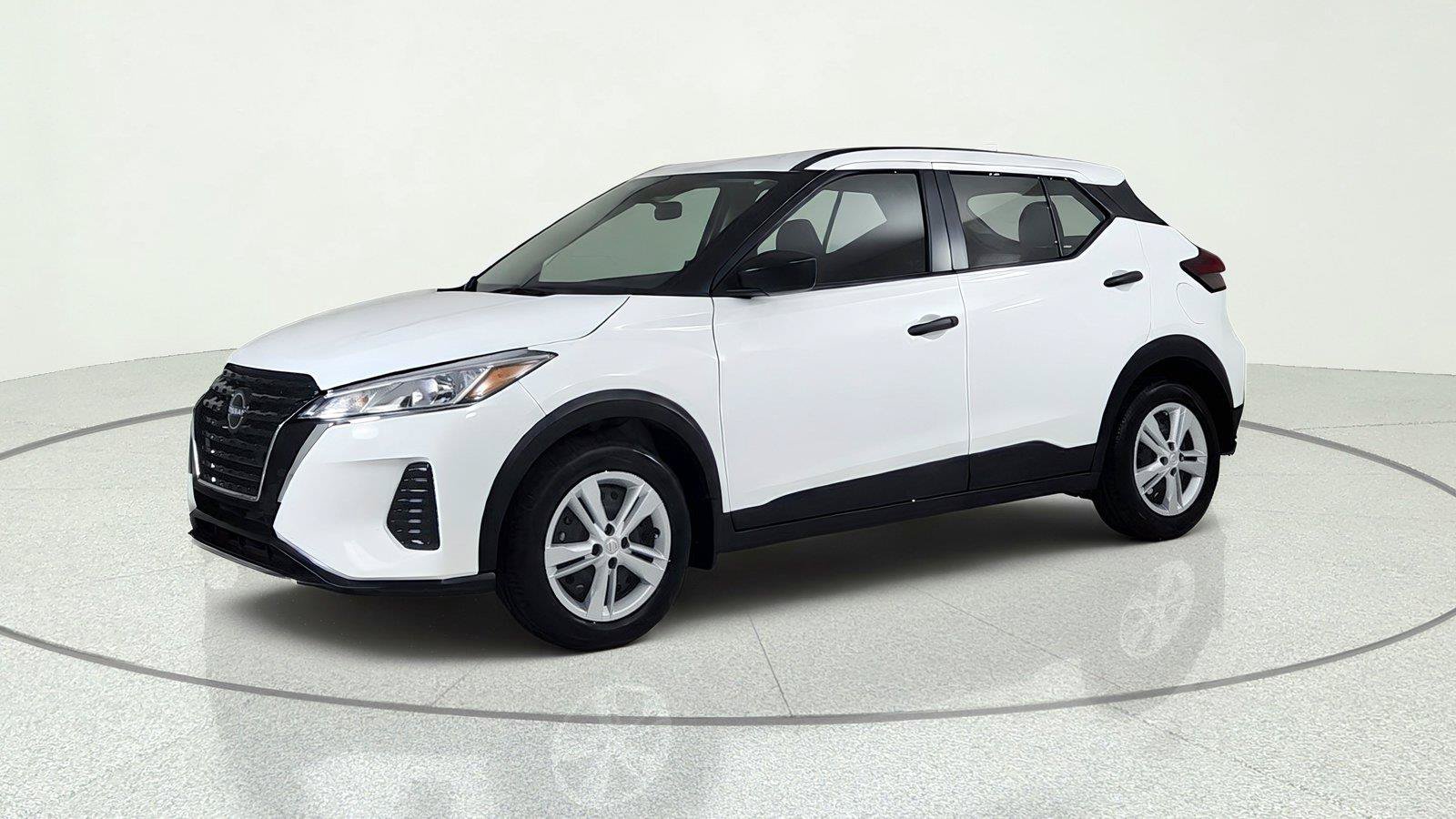 Used 2025 Nissan Kicks Play S FWD image 3