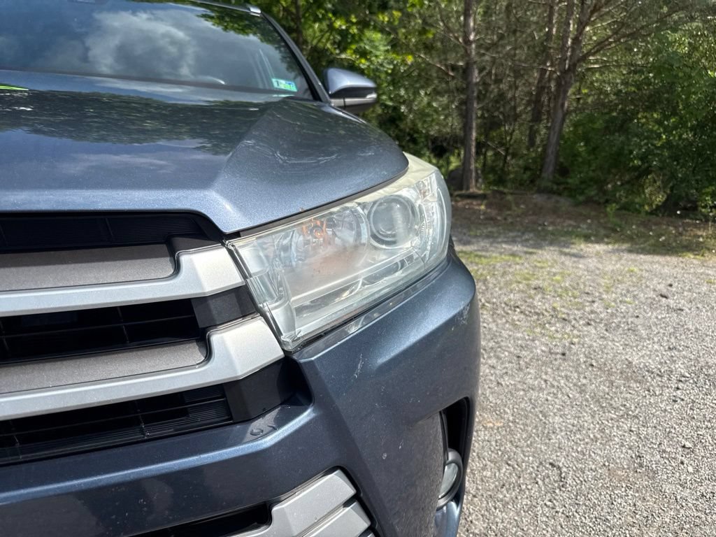 Used 2018 Toyota Highlander XLE AWD/4WD image 3