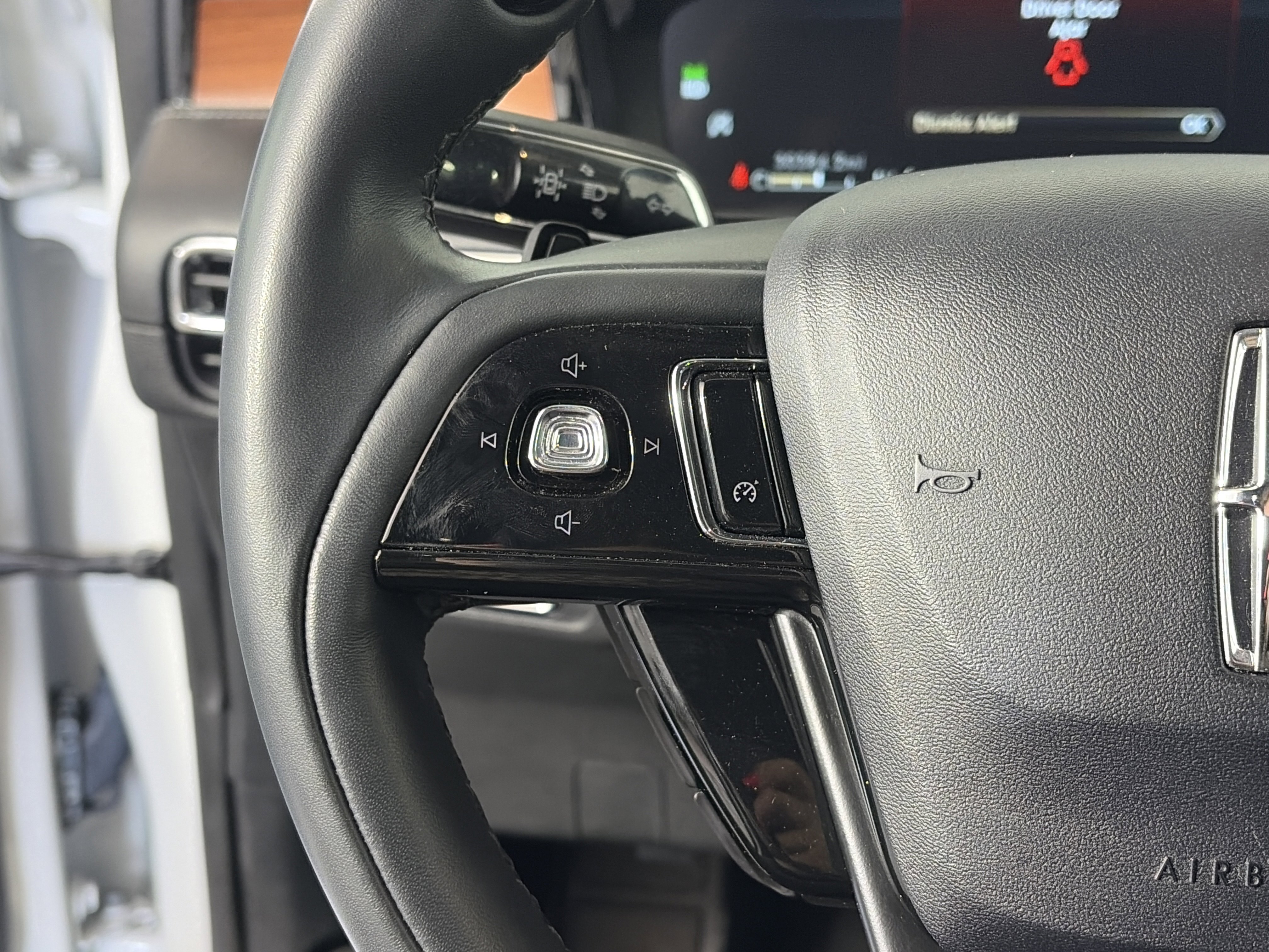 Used 2022 Lincoln Corsair Reserve w/ Sport Package image 31