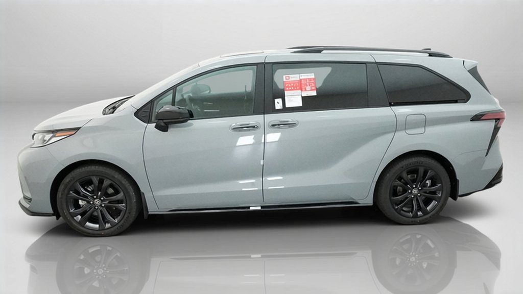 New 2026 Toyota Sienna XSE FWD image 2