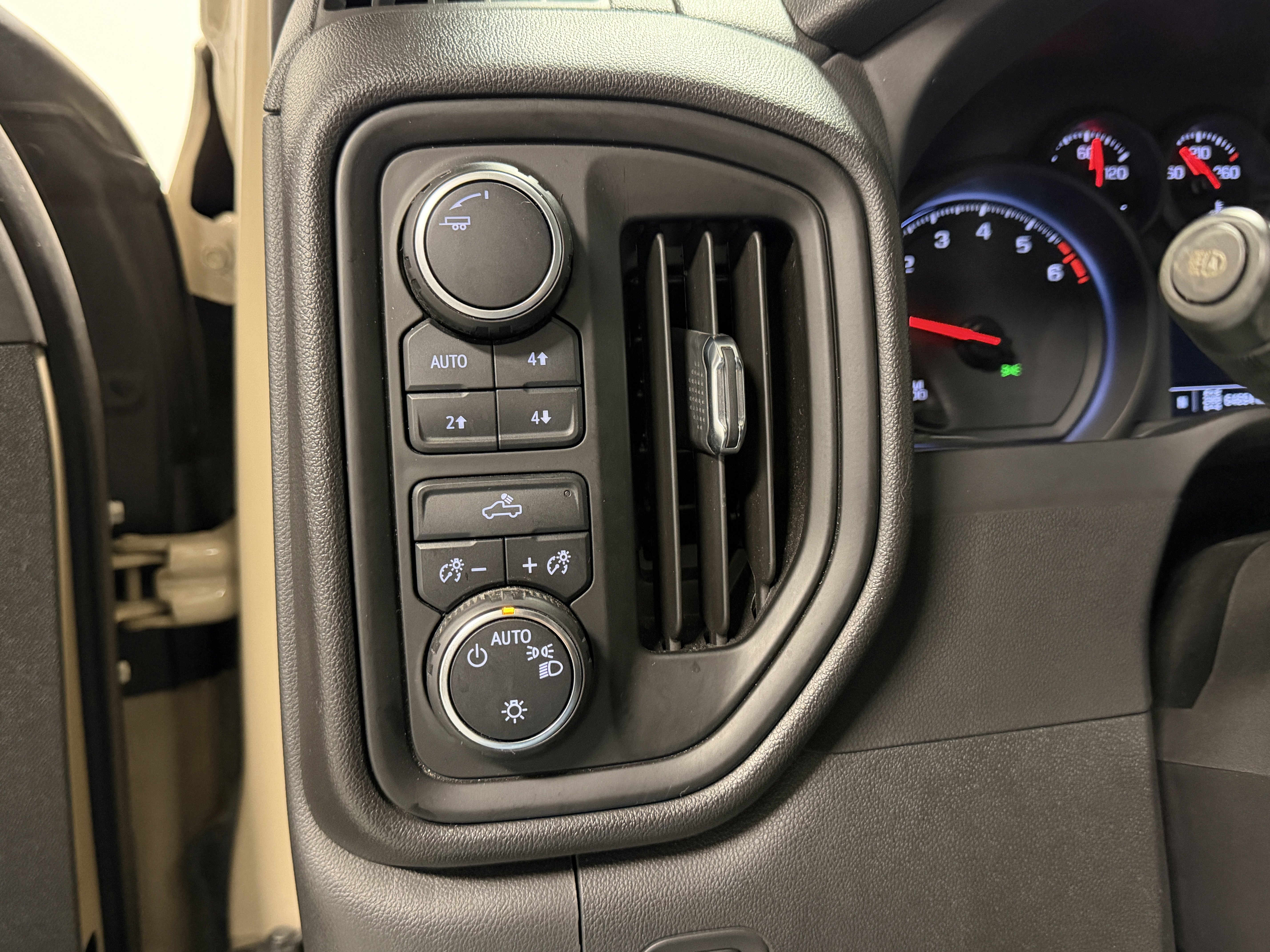 Used 2022 Chevrolet Silverado 1500 Custom Trail Boss image 15