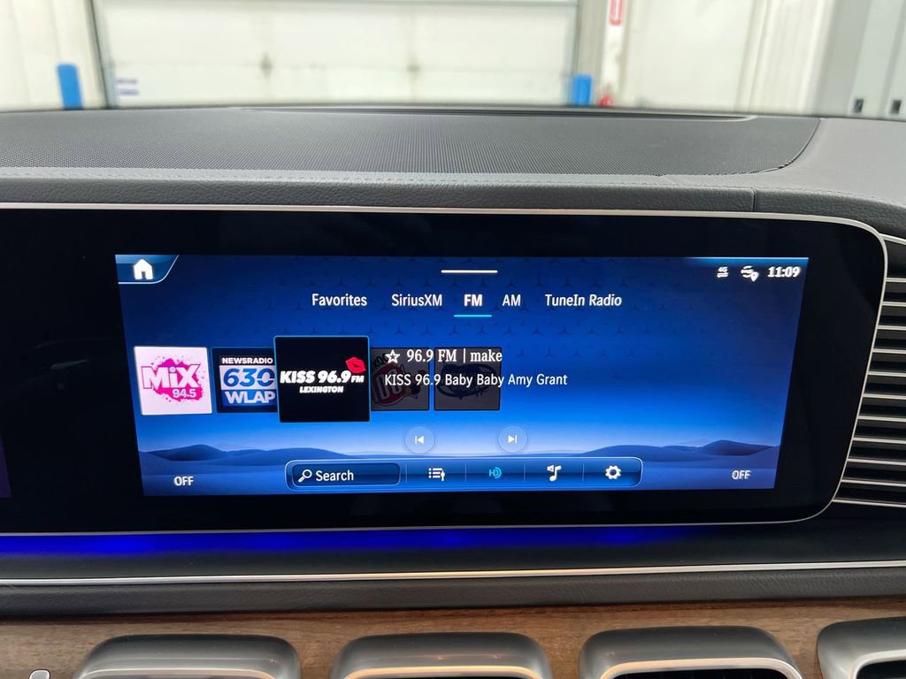 Used 2025 Mercedes-Benz GLS 450 4MATIC image 14